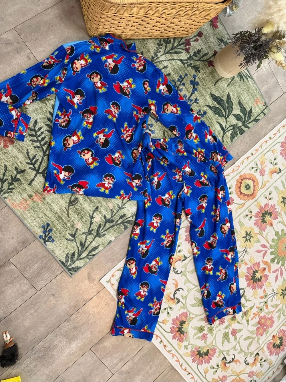 Ryan’s World Boys Two Piece Pajamas Set Size Large Long Sleeve Button Up & Pants
